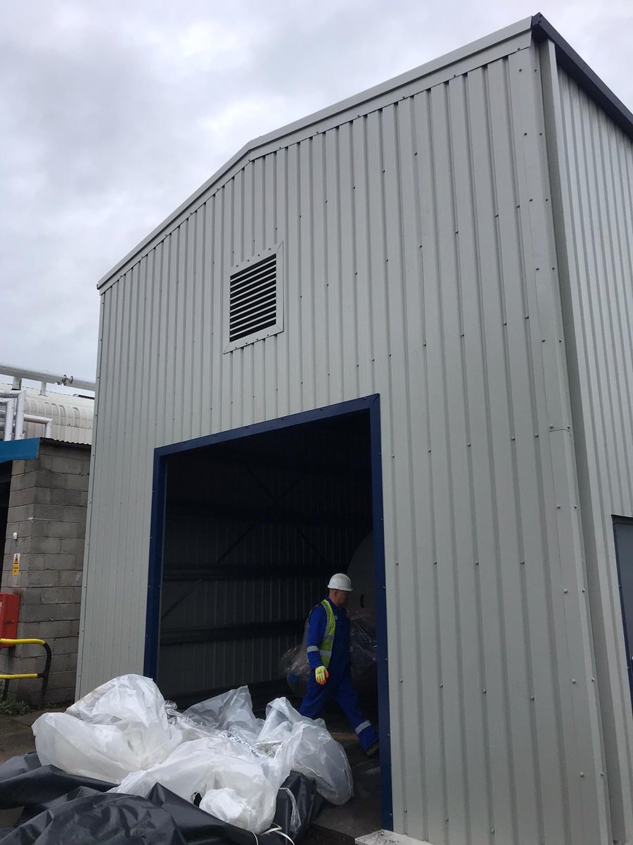 FirstFixGroup's tweet photo. Manchester .
6x12-5.5 eaves built over the top of #massboiler .
Day 9 and now complete and ready for the #rollerdoor Monday .
#manchester #steelbuild https://t.co/uElPBXgVrU