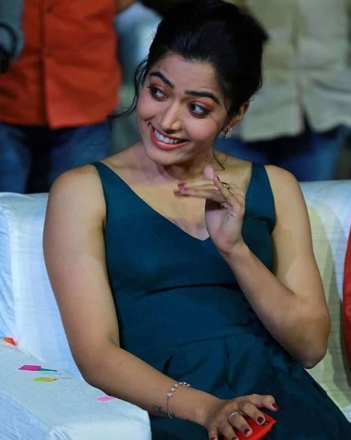 My goddess rashmikha  @iamRashmika How are you my goddess "Obstacles are things a person sees when he takes his eye off his goal. Be determined and reach your goals."Lots of love    love's you worship you, your sincere fan  @iamRashmika  #RashmikaMandanna