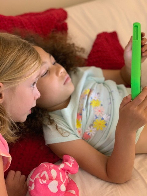 openupresources's tweet photo. "With schools around the country closed and inequitable access to high-quality instruction, we knew we had to act immediately to create a safety net for the most vulnerable children.” - @MsReidReads

Here's how we're taking action 💥 with @onebillion! https://t.co/OWsRMH4Od3 https://t.co/5ky2jJQOoQ