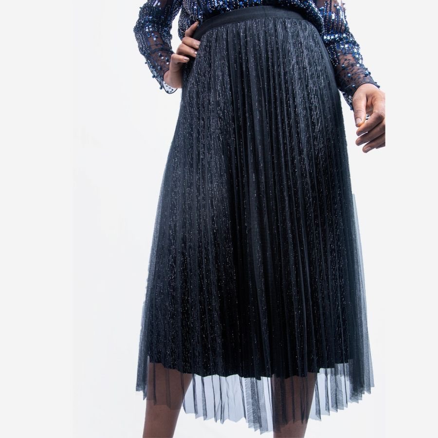 EllaMatthewEM's tweet photo. There is no better way to add glamour and glitter to your closet than with this pleated glitter/tutu skirt. It comes in a glitter mesh material, solid slip but no closures. The best thing is that it comes with an elasticized waist band this means that you do not have to worry. https://t.co/GOOuCUZjqC