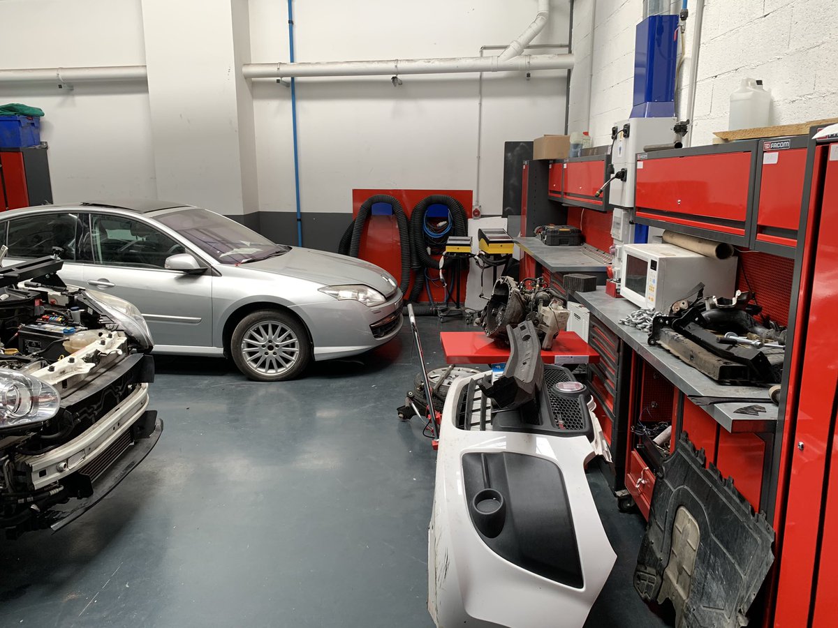 MLEpinal's tweet photo. La Mission Locale croit en l’apprentissage : ce matin reprise des visites des CFA avec un groupe de jeunes au Pôle des métiers d’Epinal. Allez les rencontrer, venez nous voir !  : plus de 200 offres en apprentissage disponibles MAINTENANT @Prefet88 https://t.co/poYxO0GIdD