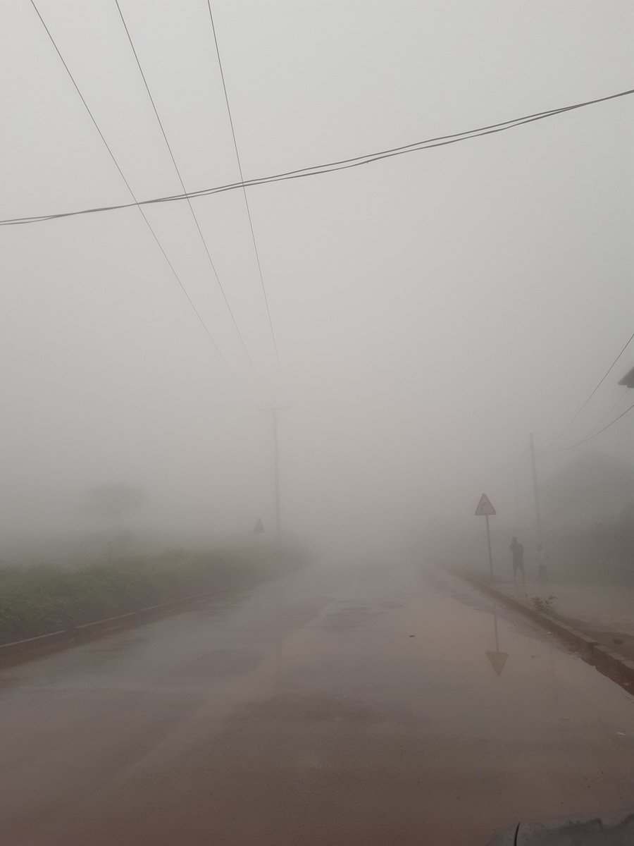 Traffic advisory: if you are driving to Fourah Bay College, Gloucester village, Leicester peak, Hill Station and Regent, please do so with extreme caution. Visibility is terrible.
#salonetwitter https://t.co/qu7g03rWMm