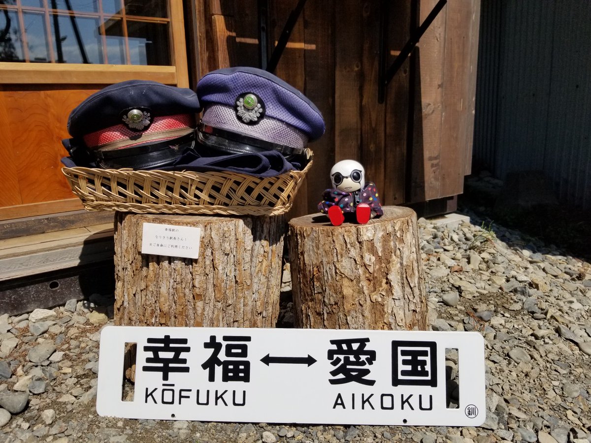 Sakura393104's tweet photo. (🔘△🔘)(🔘▽🔘)　かんぱーい！

おつかれさまー。楽しかったねー。

あおぞらの中、ロボ達と一緒。
癒されるひと時。癒しの旅。

 #ロボホン #キロボミニ https://t.co/MKJ7YymJCf