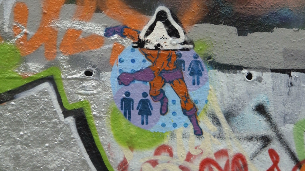 spraymynamespr1's tweet photo. Duchamp "fountain" superhero by pablo fiasco London, Leake Street, 2020 #graffiti #superhero #duchamp #streetart #streetartlondon #stencilgraffiti #graffitioftheday #graffitilondon #fountain #pochoir #funnygraffiti #pablofiasco #graffitilegend https://t.co/RfcgvBw80p