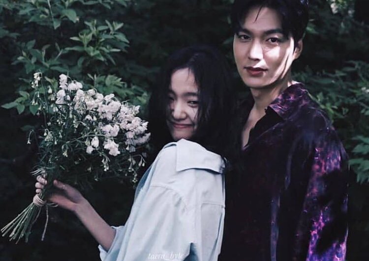 BalmesElles's tweet photo. Waiting for them to tell us that they are really inlove to each other!😍❤️
Take a look at each photo and the date.  Is it coincidence?🤩❣️
Shippers wil be happy!😃❤️❤️
#minGo #KimGoEun #officialLeeMinHo #ActorLeeMinHo #KimGoEunPhilippines #KingandQueen❤️ https://t.co/0EyyYFj6s0