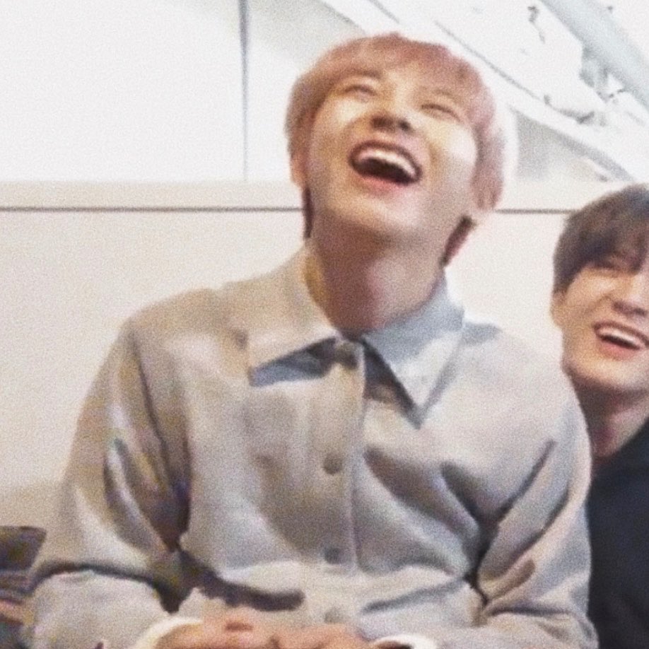 pixiernjun's tweet photo. we got ʳᵉⁿʲᵘⁿ content and 𝖗𝖊𝖓𝖏𝖚𝖓 content on the same day I’m screaming https://t.co/y9p2tvvW1m