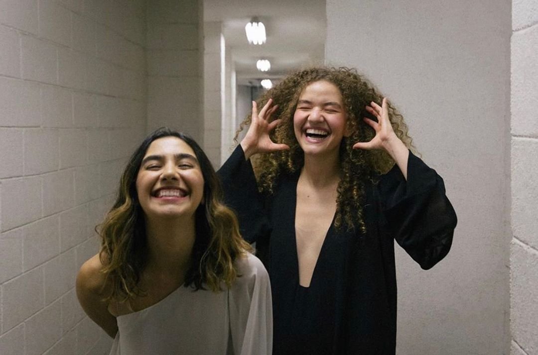 anavikarol_'s tweet image. Elas tem sim o Melhor  Sorriso 🤩
#passarinhos #anavitoria #Sorriso #Oanavitoria @fasanavitoriaof