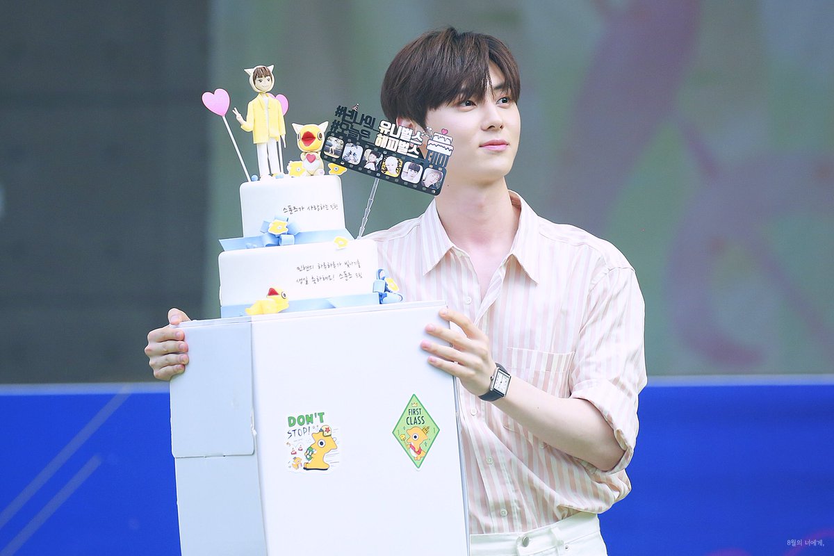 For_my_August's tweet photo. 190809 Sweet Music Box

홀더사진 뭘로하지 넘 어렵다

#황민현 #민현 #너에게 #만나러갈게
#뉴이스트 #NUEST https://t.co/KtSYKg09au