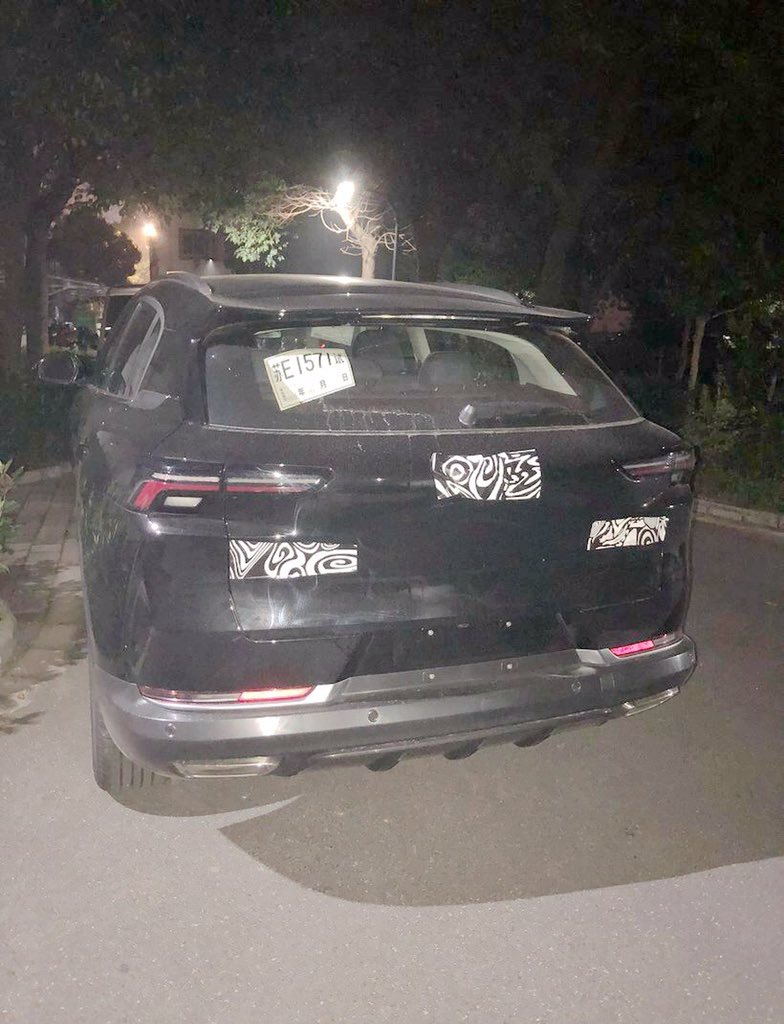 ChineseCarInte1's tweet photo. Leaked photos of QOROS 7.
QOROS 7 is fitted 1.6T and 1.8T engine from BMW rather than from Chery.
Size size of QOROS 7 is 4679/1897/1679mm, wheelbase 2720mm.
QOROS 7 is to be launched during BEIJING auto show in September.
#QOROS #QOROS7 #QOROS5 #Chery #BMW #auto #car #newcar https://t.co/ehQeWDx8mF