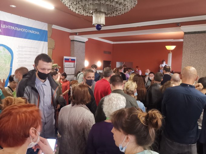 В Администрации Центрального р-на собралась толпа наблюдателей от Общественной палаты. 
