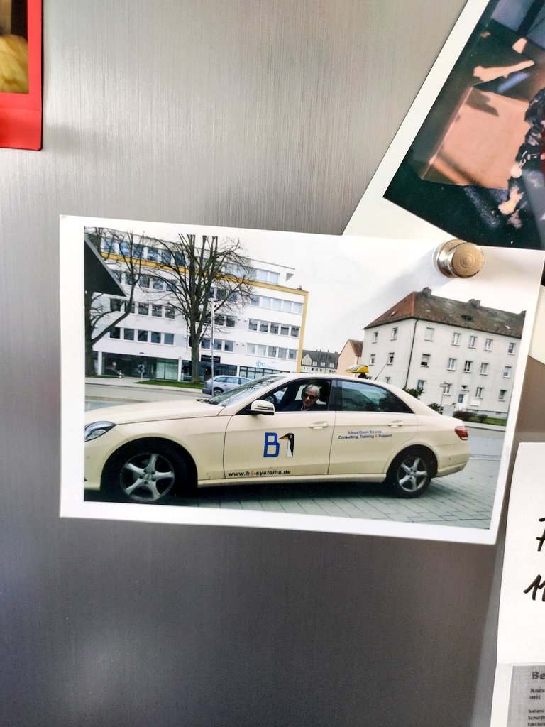 TUXEDOComputers's tweet photo. Hey, @b1systems - schöne Grüße von unserem Kühlschrank! 😁
#DieWeltIstEinDorf #LinuxEverywhere https://t.co/9FzWaITekb