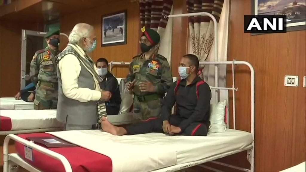 ErRakesh_111's tweet photo. मैं आपको प्रणाम करता हूं और आपको जन्म देने वाली माताओं को भी शत्-शत् नमन करता हूं जिन्होंने आपको पाला-पोसा और देश को दे दिया: प्रधानमंत्री नरेंद्र मोदी, लेह में 15 जून को #GalwanValleyClash में घायल हुए सैनिकों से मुलाका��� के दौरान ❣️🇮🇳 @narendramodi @myogiadityanath https://t.co/E6naKIwtXs