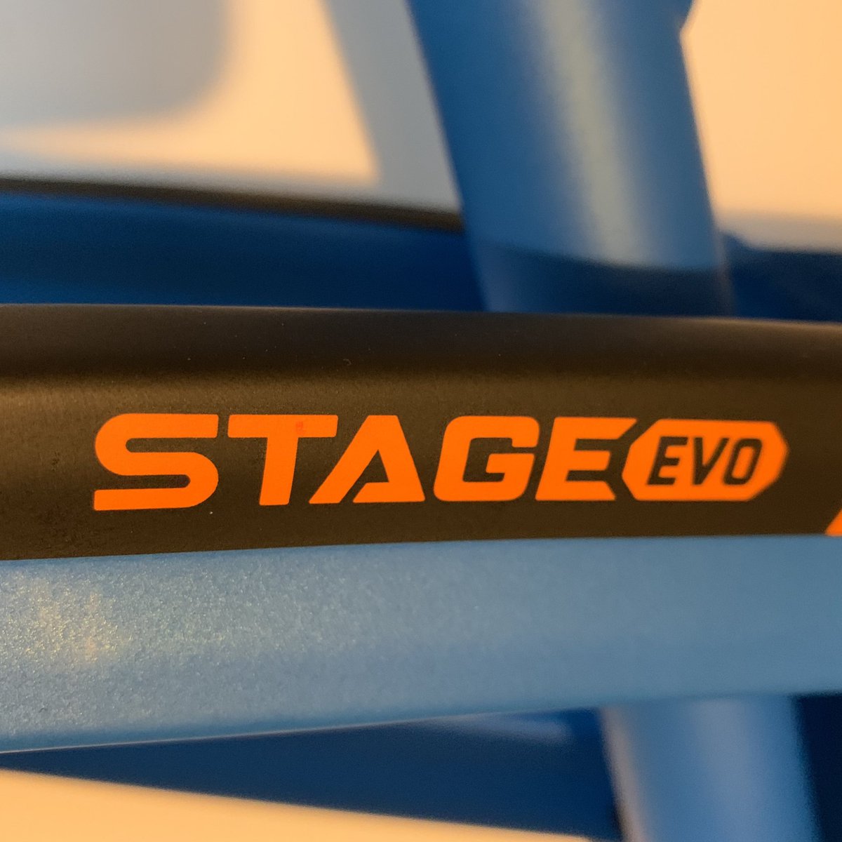 mtbcymru's tweet photo. My love of @orangebikes continues with this beauty that arrived in a carton of orange! The new #StageEVO 29er.

Build coming soon, #shorttravel rules! #orangebikes #mtb #downcountry #itjustworks 🍊 https://t.co/T19VW5xru4