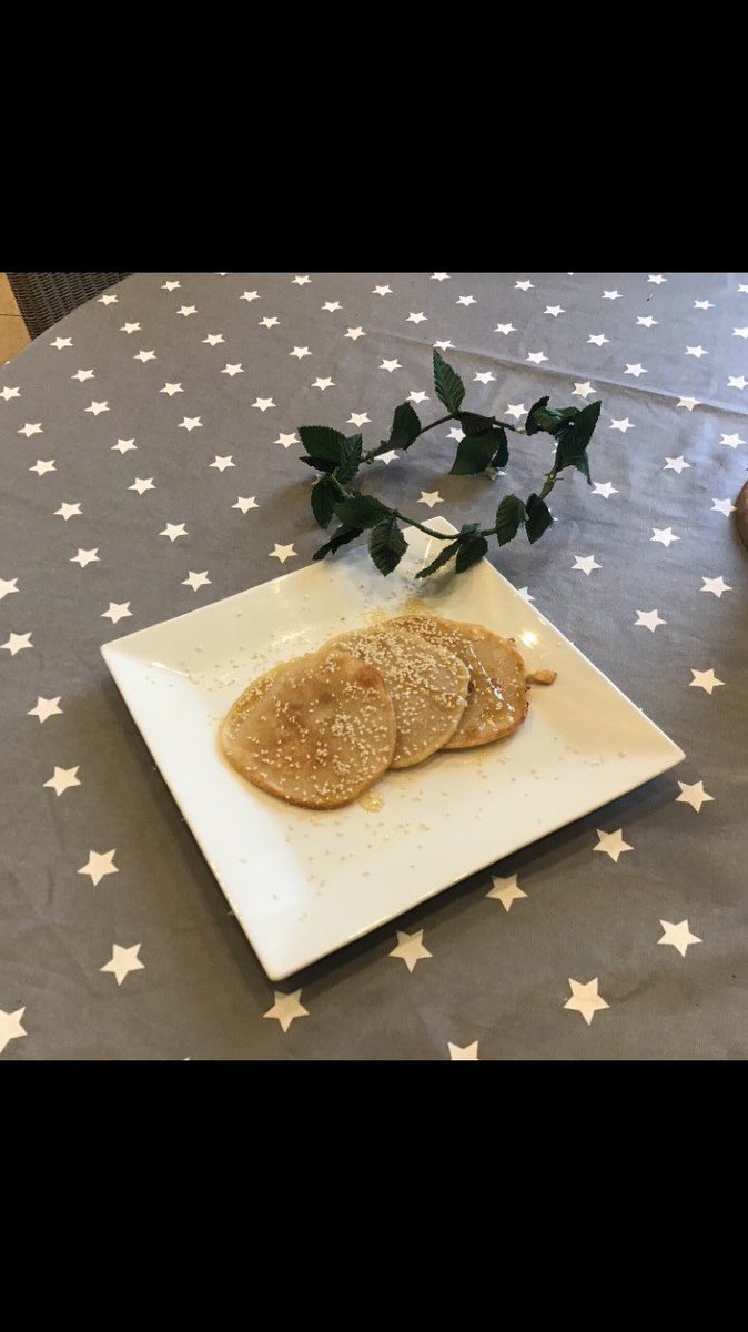 Sed_Classics's tweet photo. Great to see Mrs L’s Yr 9 Classicists finishing the year with a Roman dinner party - costumes and home cooked Roman food included! 👏🍲@Sed_Academic https://t.co/JntDB2pFkC