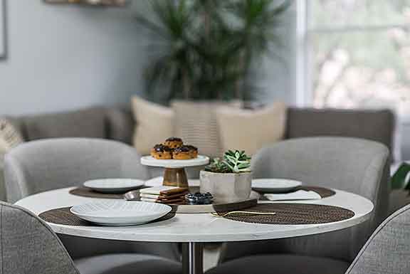 chicgeekstyle's tweet photo. Home Tour: Blogger Rachel Mansfield’s Small Family Apartment https://t.co/Azk1ewbkp7  via @roomandboard https://t.co/5TCA5QyKPP