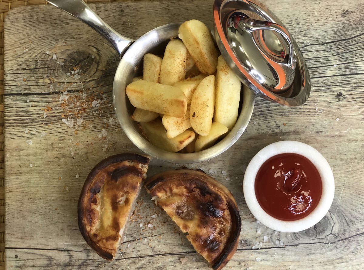 FalconDevChef's tweet photo. #FridayPieday with our exciting new #FalconXpress #HighspeedOvens @FalconFoodserv #keepitcooking #HereToHelp #ChefSupport #TechnicalHelpdesk https://t.co/3jS5bacSJ6