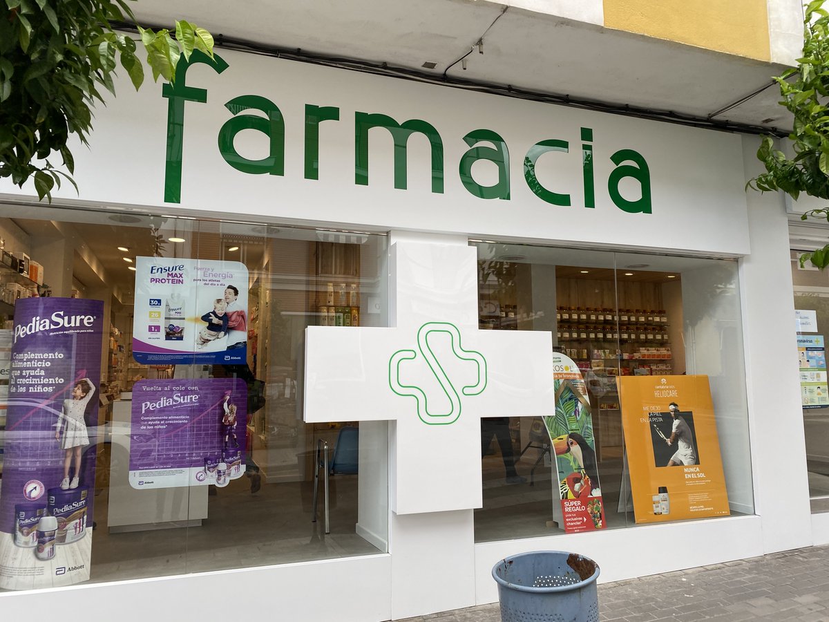 RotulosStudio's tweet image. Espectacular el cambio de concepto de la fachada de la FARMACIA SANTISIMO de Motril.
#revestimientofachadas
#compositealuminio
#fachadasfarmacias
#rotulosgranada
#rotulosstudio