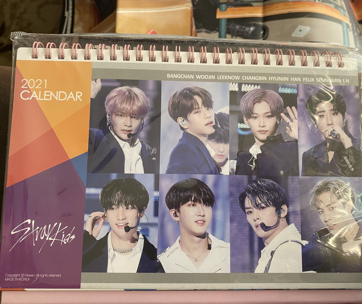 HYUNESSlCK's tweet photo. I got my album and calendar! everything arrive very quickly! thank you so much @kikiigives for hosting this giveaway 💕 https://t.co/GZJadckGI1