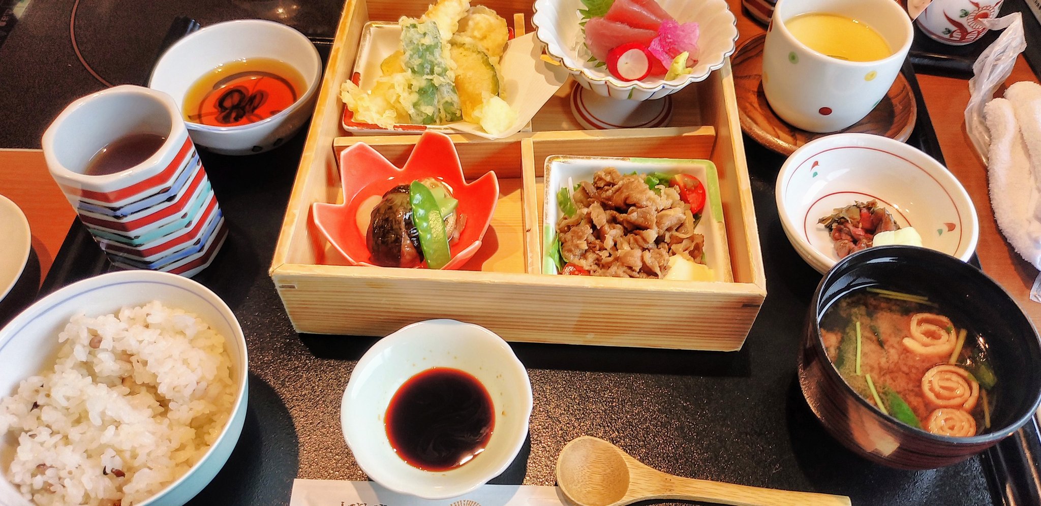 ゆうかり子ども会 Ex松戸市ゆうかりソフトボール 久しぶりに木曽路新松戸店でランチ 平日限定の松花堂弁当 10円 税 を食べて来ました ランチは夜と比べるとリーズナブルなメニューが多く お得感がありますね 接客も良く 寛げるからか 高齢者の