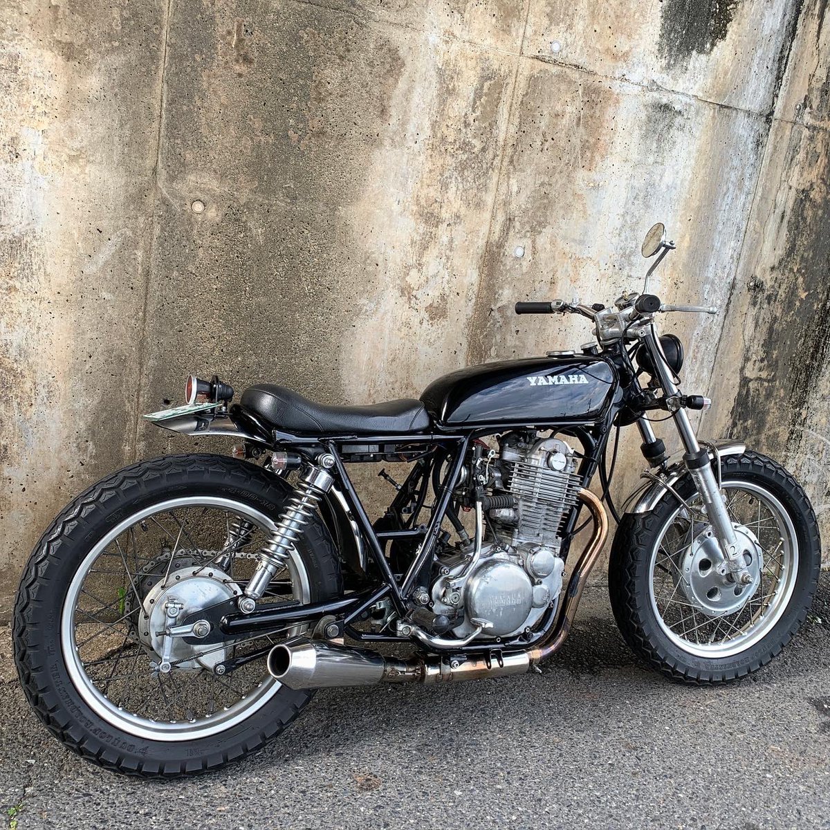 2persenter's tweet photo. 2%ER No.41 SR400 street.
もう12年くらい前にオーダーもらって制作してずっとこの姿で乗ってくれてるSR。
Web▶️ https://t.co/3ZQ9mWoGij
#sr400 #sr500 #custombike #sr400カスタム #sr400custom #2presenter #2percenter #bobber #srcustom #ツーパーセンター #ボバー #カスタムバイク https://t.co/4iydl872JD