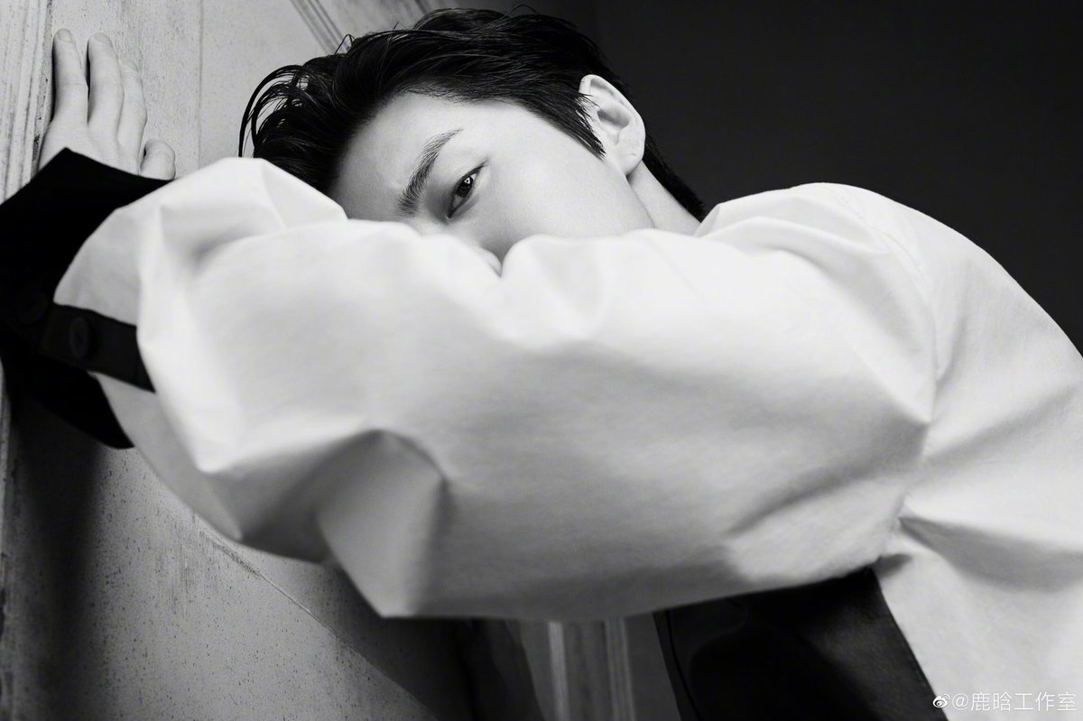 beloved0420's tweet photo. [03072020] ลู่หานสตูดิโออัพเวยป๋อ: ผ่านไป 7 ชั่วโมง ร้องเพลงใหม่ Sensitive ได้แล้วรึยัง? อย่าเสียเวลาซ้อม เวลาของพวกเรามีไม่มากแล้ว นี่คือ.....ผู้งดงามที่สุดในทุ่งดอกไม้ 🐱🐶🐱🐱 #Luhan #LuhanSensitive https://t.co/sM9uDuUSsf
