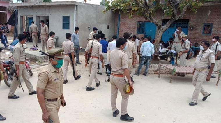Whitepaper_KND's tweet photo. ಯುಪಿಯ #Kanpur ದಲ್ಲಿ ಅಪರಾಧಿಗಳ
ಮುಖಾಮುಖಿಯಲ್ಲಿ ಕೊಲ್ಲಲ್ಪಟ್ಟ 8 ಪೊಲೀಸರಿಗೆ ಗೌರವ.
8 ಹುತಾತ್ಮರಾದ ಪೊಲೀಸರು ರಾಜ್ಯದಲ್ಲಿನ ಗೂಂಡಾಗಿರಿಯ ಪುರಾವೆ.  ಯೋಗಿಯ ಉತ್ತರ ಪ್ರದೇಶದಲ್ಲಿ ಪೊಲೀಸ ರೇ  ಸುರಕ್ಷಿತವಾಗಿಲ್ಲದಿದ್ದರೆ ಸಾಮಾನ್ಯ ಜನರ ಗತಿಯೇನು?
#Kanpur 
#KanpurEncounter https://t.co/p4ZdiDeZnD