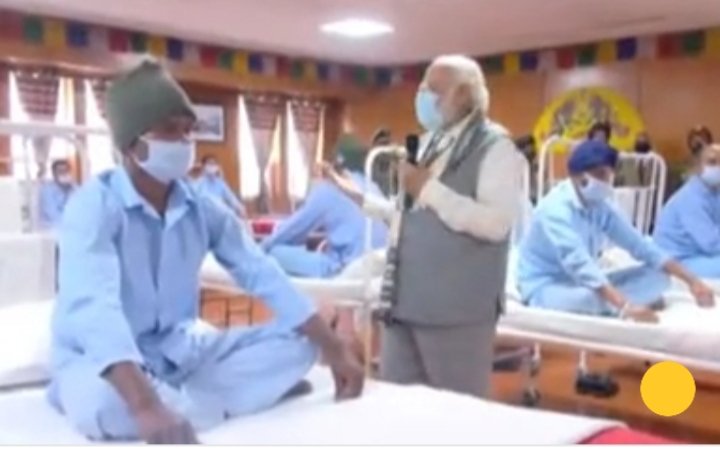 JyotiSharma___'s tweet image. #गालवान_के_बलवान
माननीय पीएम श्री नरेंद्र मोदी जी ने लद्दाख के नीमू में गालवान घाटी के घायल सैनिकों से मुलाकात की..!
साथ ही सैनिको की माताओ को भी नमन किया ये पल हम सब को अभिभूत करने वाला था !
#ModiInLeh #ModiinNimu #GalwanValley