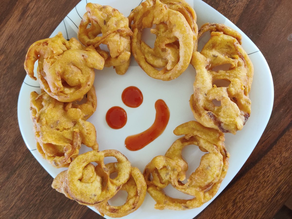 scooterlaughs's tweet photo. Finally it rained..... Pakoda time https://t.co/JKicwR15wx