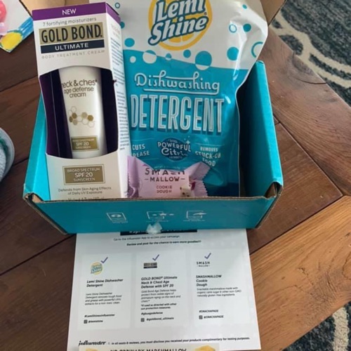 TabithaLyn's tweet image. @Influenster @Snackapade @Lemishine #SpringForwardVoxBox #complimentary