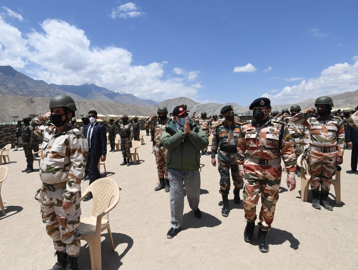 imBhupendrasinh's tweet photo. Glimpses from PM Shri Narendra Modi’s visit to Nimu forward post in Ladakh. https://t.co/ymYBS4Lc6w
