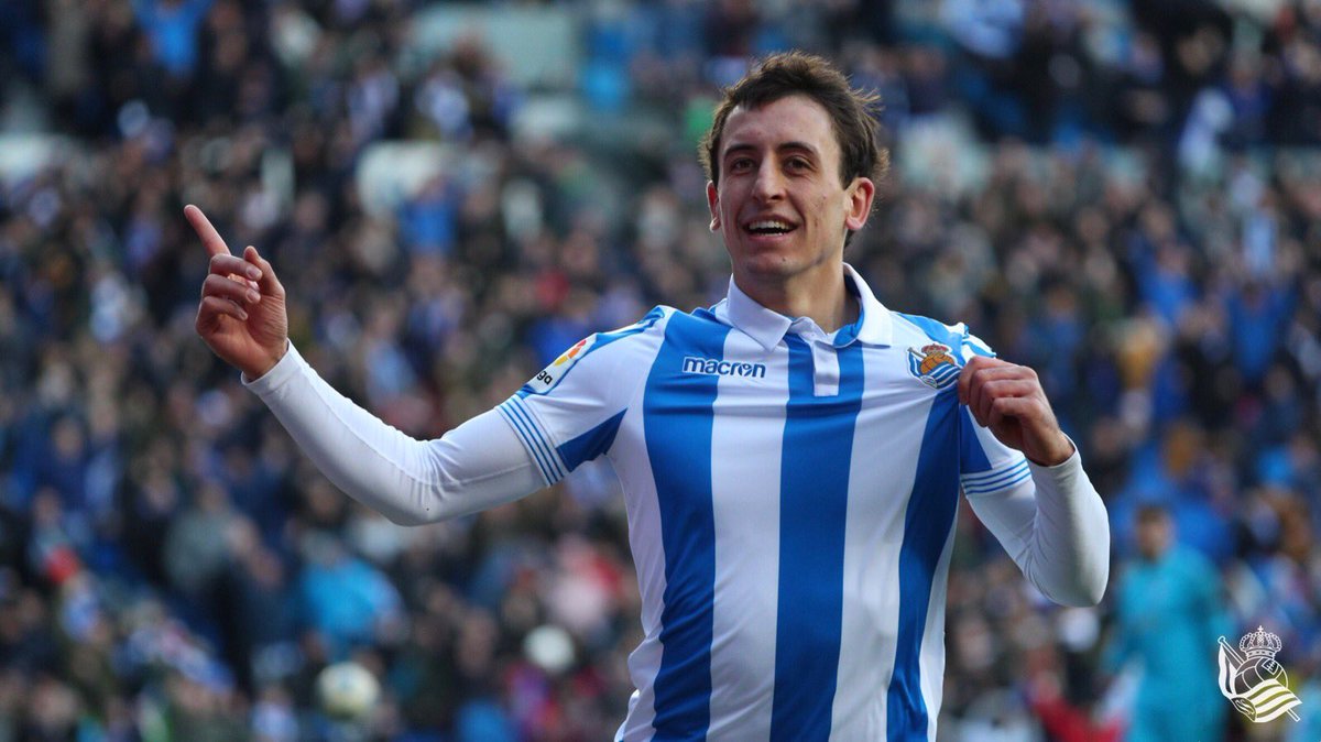 City_Xtra's tweet photo. Pep Guardiola is a big fan of Mikel Oyarzabal (23) and is ‘in love with his game’, while the #ManCity hierarchy are aware of him because of their Gipuzkoa roots.

‘There is the possibility’ City will make their move at some point this summer.

[@mundodeportivo via @Sport_Witness] https://t.co/pYc3hfU5lV