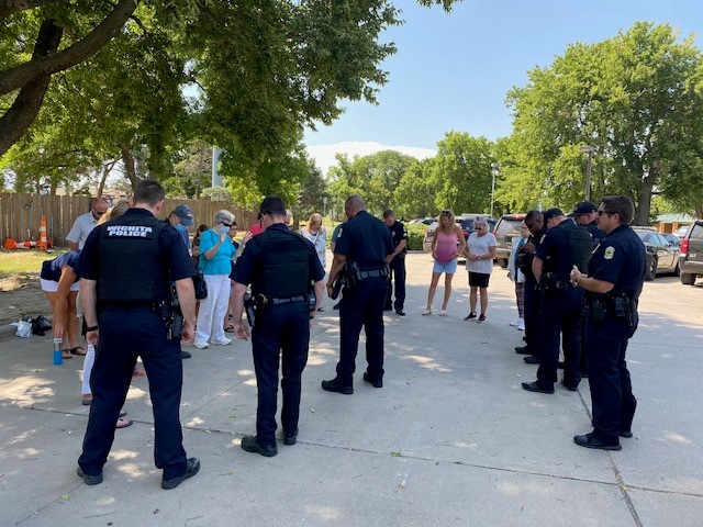 WichitaPolice's tweet photo. A few of our citizens paid a visit to Patrol South this week to visit with officers and offer prayers before their shift began! We truly have an amazing community! https://t.co/eJ0P4w5bJU
