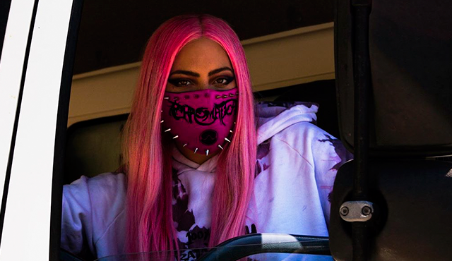 RDTLadyGaga's tweet photo. Com apenas 1 mês de lançamento, #Chromatica já é o terceiro álbum feminino mais vendido do ano no Reino Unido.

Ele se junta ao "Future Nostalgia" (Dua Lipa) e "When We All Fall Asleep, Where Do We Go?" (Billie Eilish) no Top 3. https://t.co/oqR4yLaHad