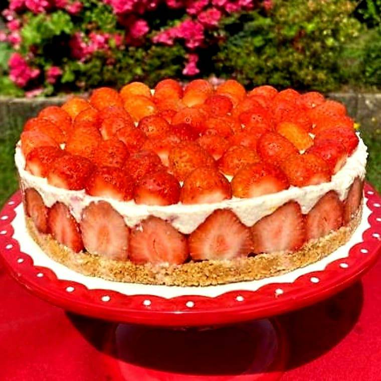 LanghamHallCI's tweet photo. Mary Berry eat your heart out! Check out our fruity virtual bake off challenge, don’t they all look delicious!
Congratulations to Chantal our Star Baker for her strawberry and white chocolate cheesecake. 😋🍰🧁🥮🍓🍌🍒🏆 #readysteadybake https://t.co/fNO3V2stA1