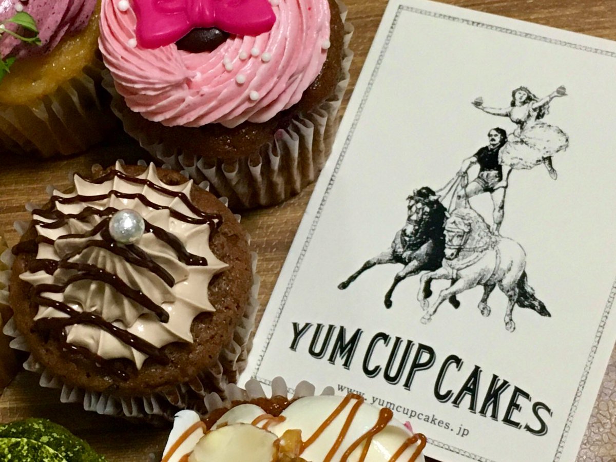 モコ Yum Cup Cakes 浜松では珍しいカップケーキ専門店です 眺めてるだけで楽しい 食べたら美味しくて有頂天になりました バタークリームなので食べる30分前に冷蔵庫から出すと 浜松市 ヤムカップケイクス スイーツ T Co