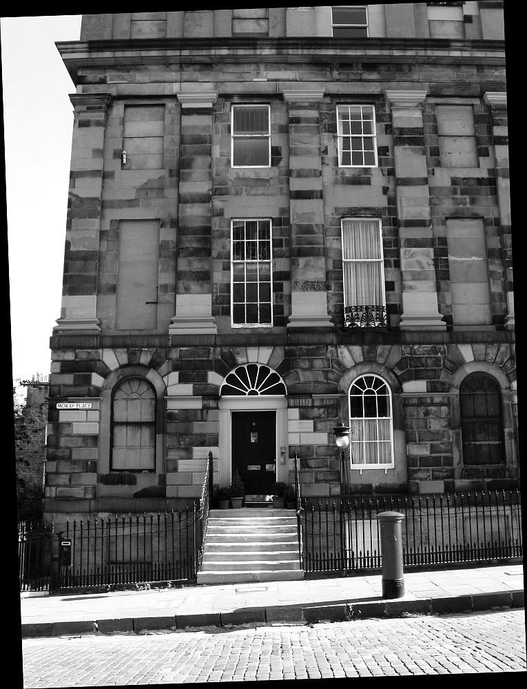LachlanMain's tweet photo. EDINBURGH.
Pillar Box on Moray Place.
#Edinburgh #MorayPlace #streetphotography #blackandwhitephotography #pillarbox https://t.co/6JLufoLbyN