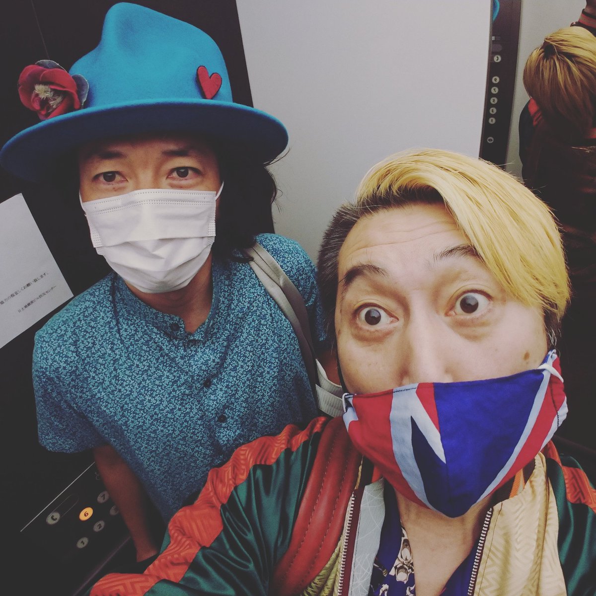 Yonetsuka's tweet photo. お久しぶりぶり #HIGASIX バンバン( ̄^ ̄)/
#照明技師
#ヒガシックス
#特殊メイク
#造形
#造形虎の穴
#ハウンテッド
#yonetaro
#米塚
#yonetaro https://t.co/FTXS6mu1PU https://t.co/BxRLUxK8Px