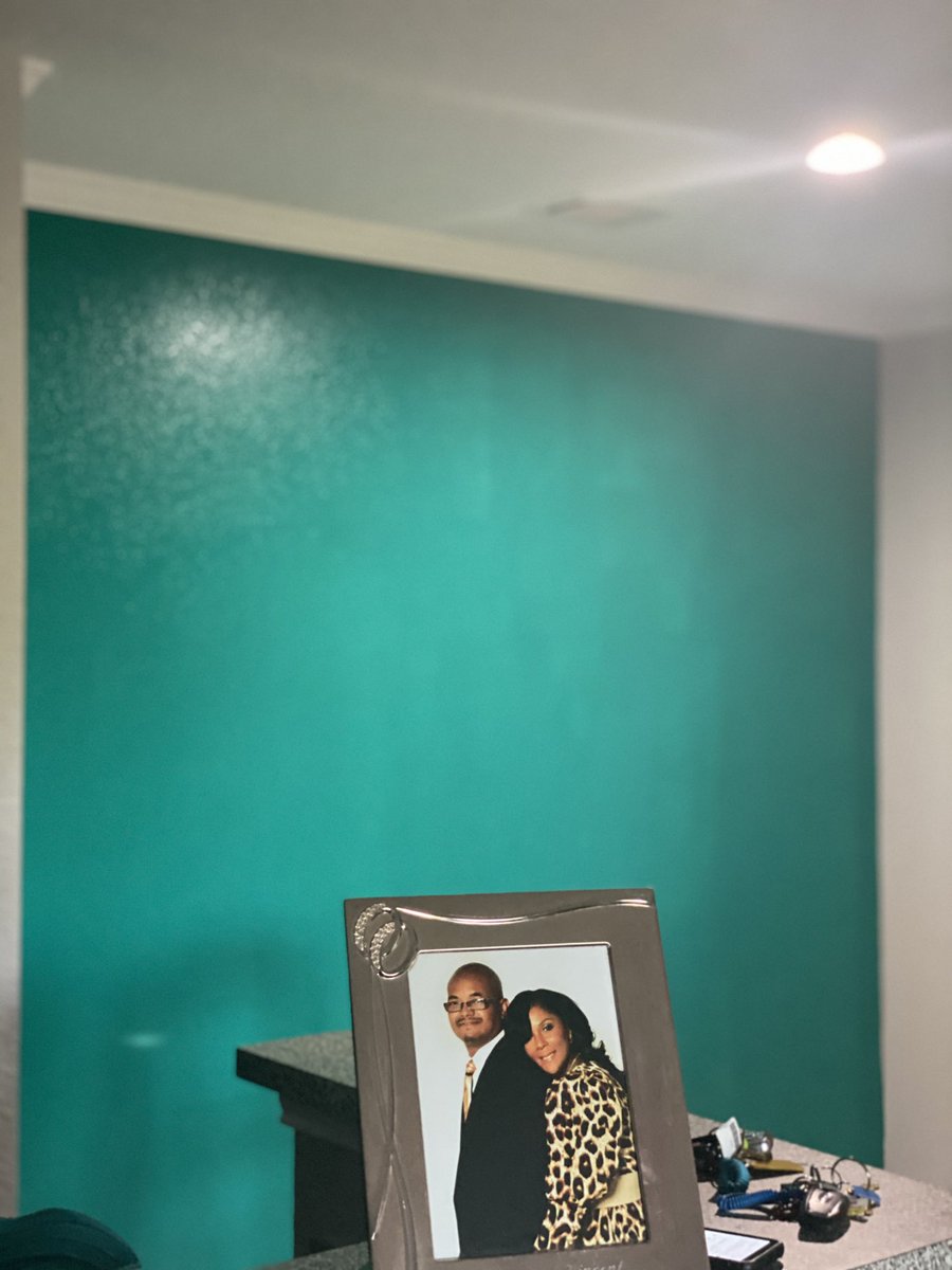 iamardyspatrice's tweet photo. Our home is our happy place.
I love decorating. So I decided on a #popwall in my dining room and the wall over the fireplace.
I’m excited it’s all coming together.
#imnotaninteriordesigner #lifewiththeleslies #noiamnotthepainter
#myhusbandsaidNO @PastorVincentL https://t.co/7C5mV2kqmT