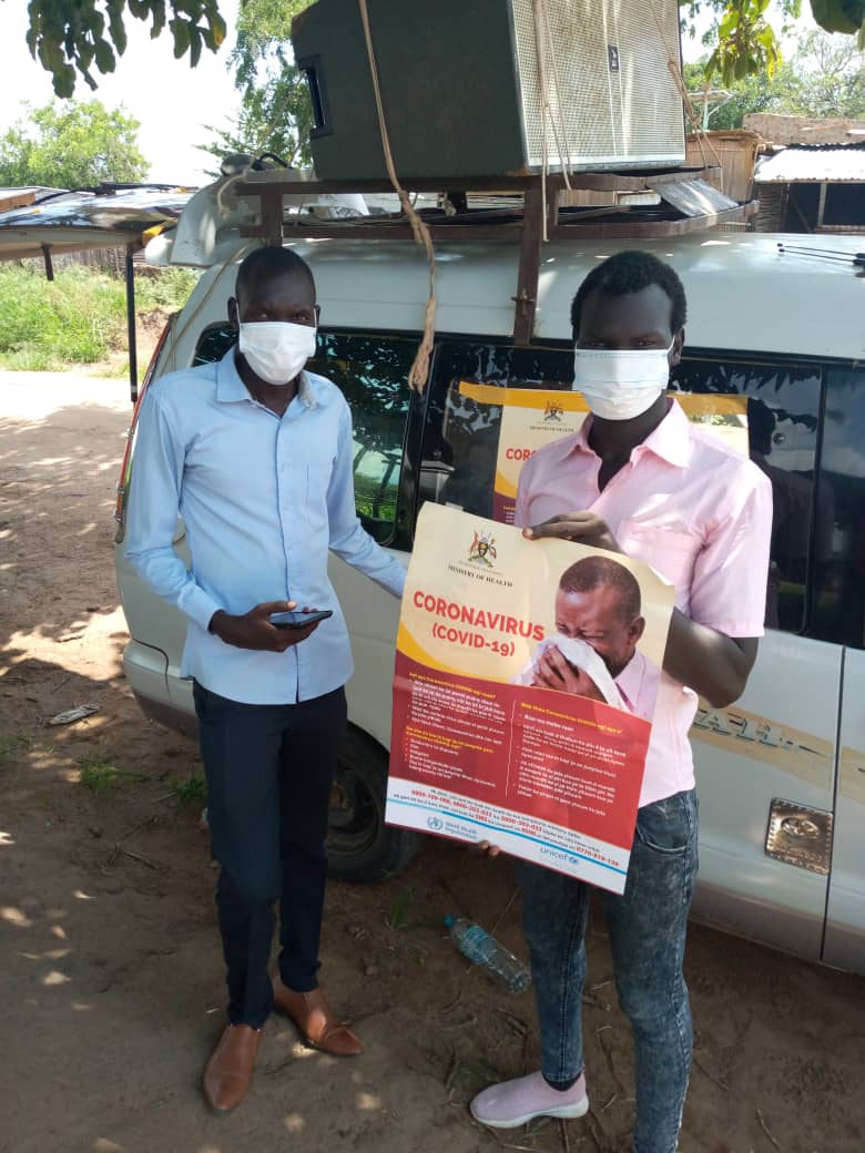 peace_rights's tweet photo. This week, RfP and YANO’s #COVID19 awareness campaign moved to Baratuku refugee settlement in Adjumani, Uganda, where they are continuing to share information on COVID-19, targeting #misinformation and promoting peace through the #StaySafeStayUnited message https://t.co/dIsWOYLGOL