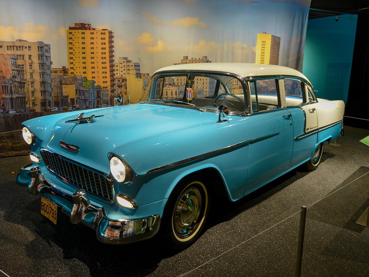 COSI's tweet photo. Walk a boulevard in Havana, see a classic car, check out artwork of Cuban artists, and read the stories of Cubans living in both Cuba and the U.S. Entry to ¡Cuba! is included with all reservations. Read our reopening guidelines and reserve your tickets: https://t.co/ya2Fps9Qor. https://t.co/Od40fuIsMd
