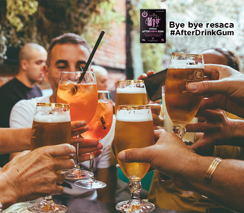 wug_gum's tweet photo. Este fin de semana, disfruta con tu gente sin pensar en si tendrás resaca mañana 😜
Mastica tus #AfterDrinkGum diez minutos antes de tomar bebidas alcohólicas y preocúpate solo de pasarlo bien 🍻🎉
🛒 https://t.co/HVkCsD2AGf
#Wug #Wugum #stopresaca #enjoy #drinks #summer #gum https://t.co/6E7ININ3by