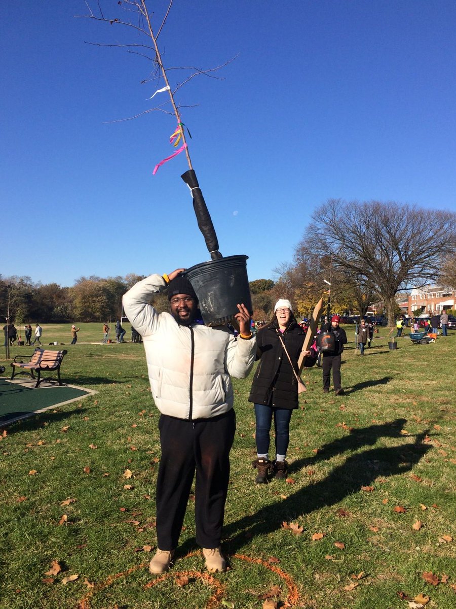 FTTBaltimore's tweet photo. Thinking of all our volunteers--planters, pruners, weeders, mulchers, waterers, supporters and the ones who make it fun!
@friendsofherringrunparks  @midtownbaltimore @treebaltimore  @recnparks  #treecare   #baltimoretrees #urbancanopy #treekeepers #treewatering #weedwarriors https://t.co/GVVdp3SpKj