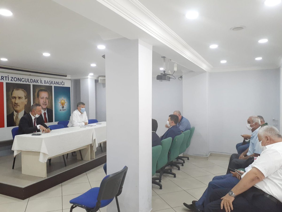akzonguldak67's tweet photo. İl Başkanımız Zeki Tosun Başkanlığında, Belediye Başkanlarımız ve Meclis Üyelerimizin katılımıyla ZONÇEP toplantımız parti binamızda gerçekleştirildi. Toplantımız hayırlara vesile olsun. https://t.co/55EGZgRSnu