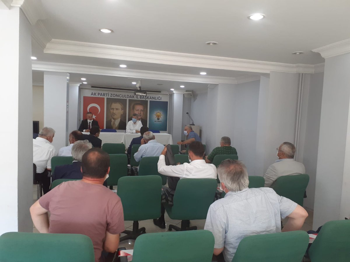 akzonguldak67's tweet photo. İl Başkanımız Zeki Tosun Başkanlığında, Belediye Başkanlarımız ve Meclis Üyelerimizin katılımıyla ZONÇEP toplantımız parti binamızda gerçekleştirildi. Toplantımız hayırlara vesile olsun. https://t.co/55EGZgRSnu