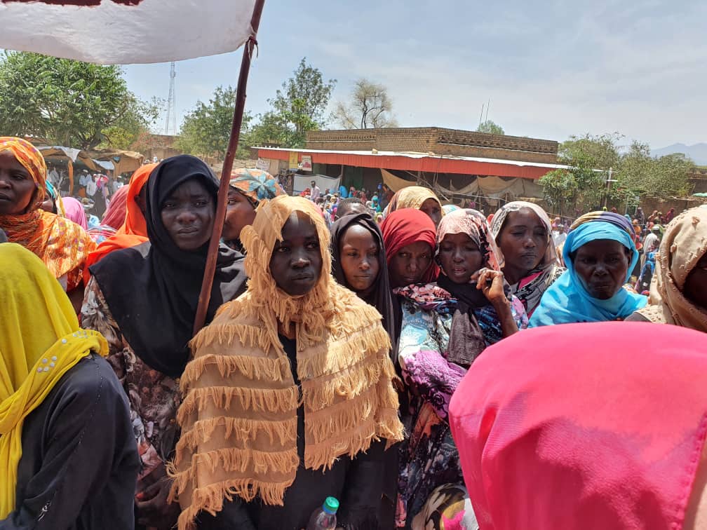 غردوا ...
اكتبوا ...
غطوا اعلاميا" ...
وطالبوا بتحقيق #مطالب_اعتصام_نيرتتي
المتمثلة في توفير الأمن ونزع وجمع السلاح ومحاكمة المعتدين على جرائمهم في حق المواطنين وممتلكاتهم.