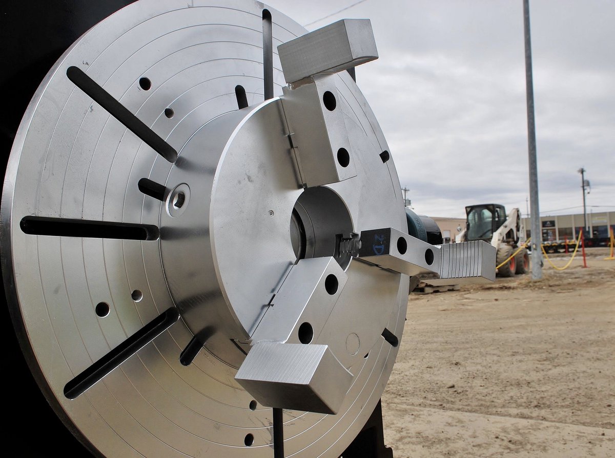 BISONUSACorp's tweet photo. Here is a BISON 3-Jaw Chuck being used on an LJ Welding Gear Tilt Weld Positioner, love to see how our customers use BISON products https://t.co/eXZW3XzfV6