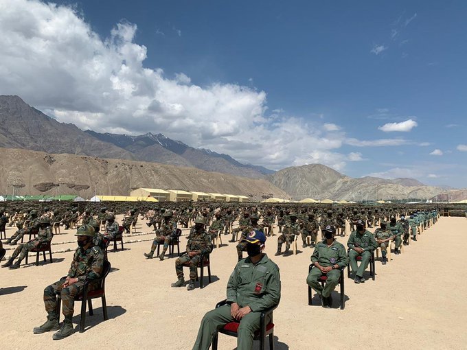 Ps1412629593's tweet photo. Salute to Prime Minister , salute to our Army, always ready to show their courage for MOTHER LAND
Jai Hind
#modiinladakh
#PMInLadakh 
#LadakhBorder 
#GalwanValley 
#WeStandWithIndianArmy 
#laddakh 
#ModiInLeh 
#ModiRocksChinaShocked https://t.co/pbUQr1uRl2