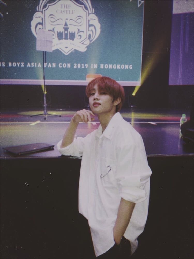 privileges as sunwoo’s gf;as sunwoo’s gf, you get all the unimaginable privileges like seeing the stage tbz performs on. he brings you to the stage and hugs you from behind, whispering in ur ear saying “thank you for being on this journey with me. I love you ”