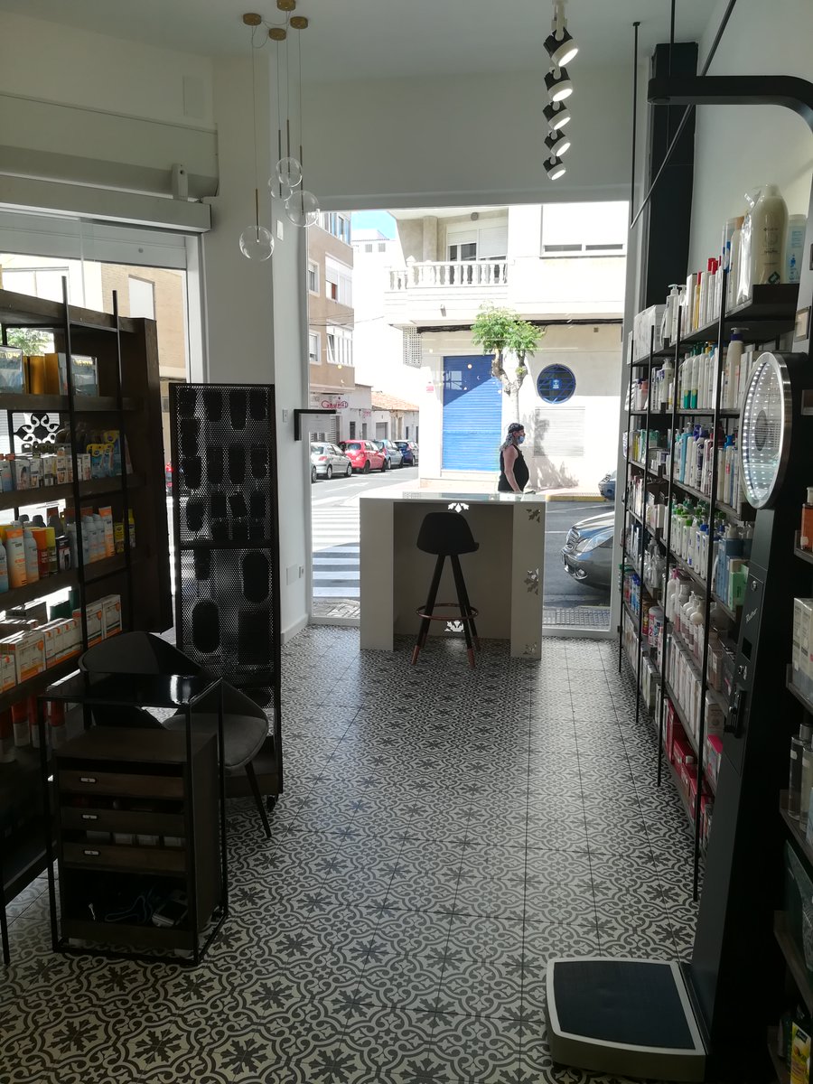 fmcorcoles's tweet photo. Nuestra Farmacia
¡Buenas tardes!
Aquí tenéis nuestra nueva farmacia. Misma ubicación pero reformada de arriba a abajo ;)
Estamos encantadas con la nueva imagen y deseando que vengas a vernos y la veas. https://t.co/yFbVR9ajWf