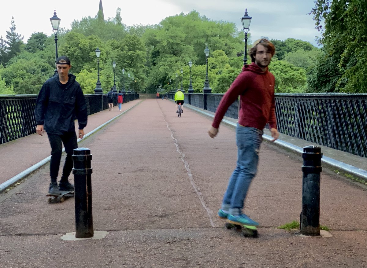 carltonreid's tweet photo. This Road Is Not Closed It Is Open To All Except Those In Wide Motor Vehicles https://t.co/sqrCkEIR4r @WorldBollard @adamtranter @RantyHighwayman @Labourstone @bricycle #filteredpermeability https://t.co/DbEvC1ABMj